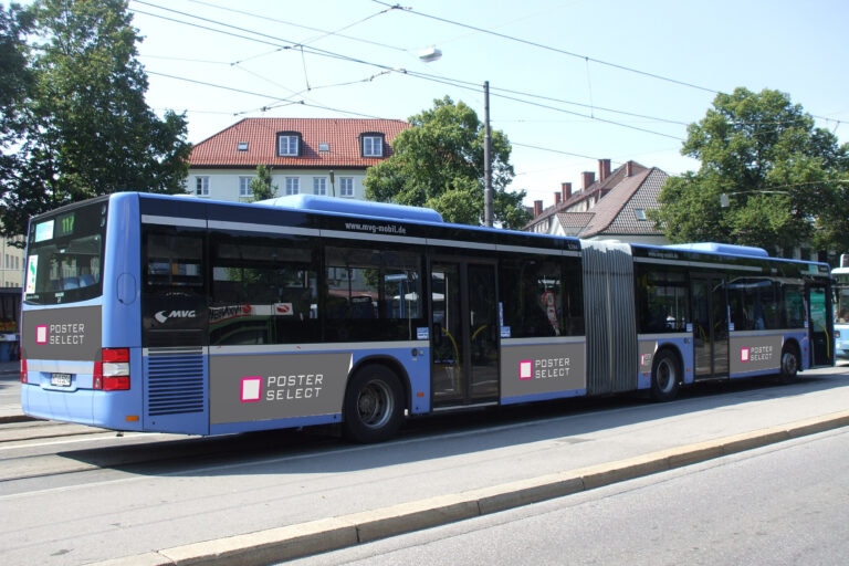 Bus mit Teilgestaltung – Werbung im Nahverkehr