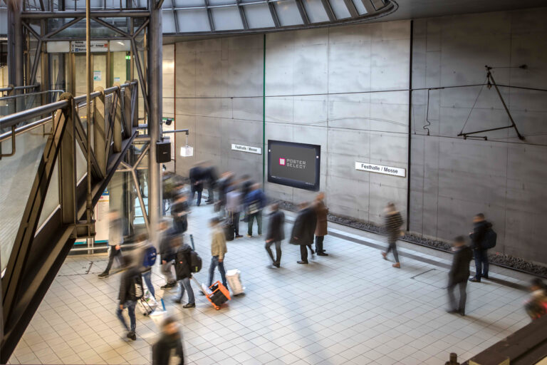 DOOH Werbung – digitaler Screen im öffentlichen Raum